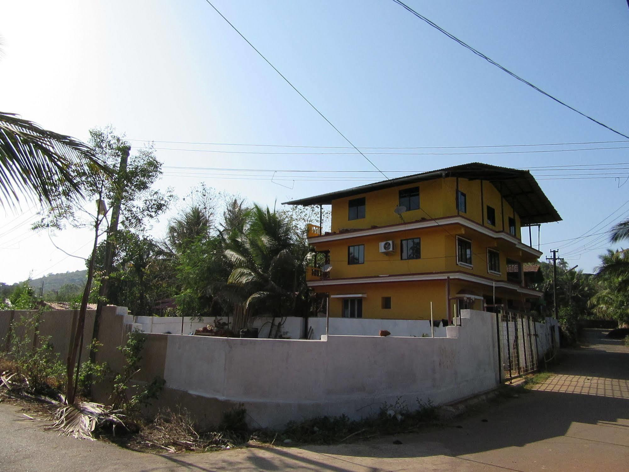 Mandrem Beach Guest House Goa Exterior photo
