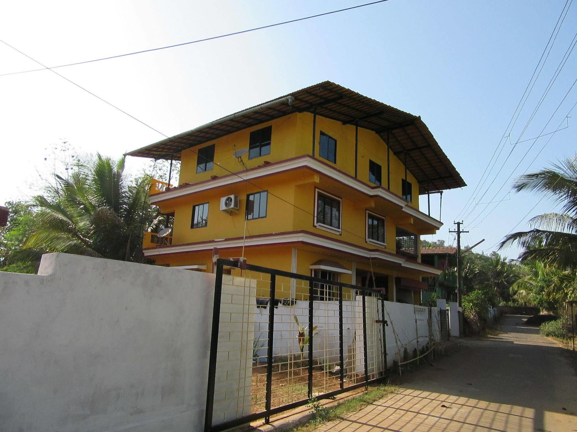 Mandrem Beach Guest House Goa Exterior photo