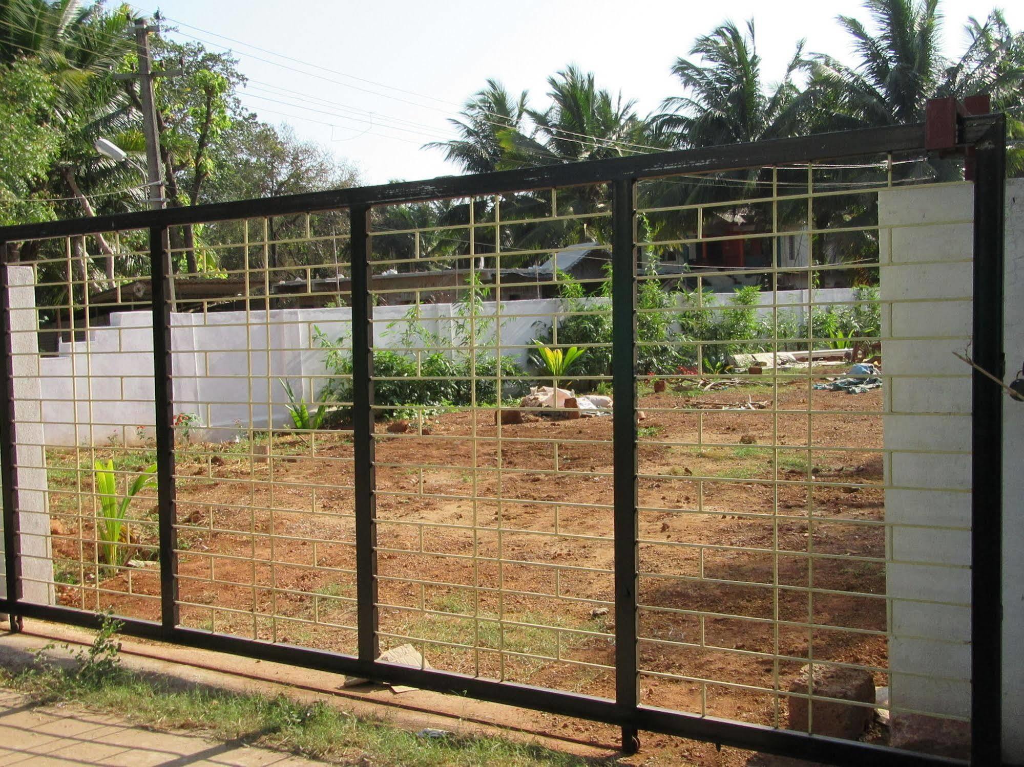 Mandrem Beach Guest House Goa Exterior photo